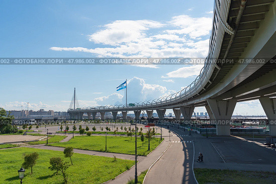 Intracity toll highway in Saint Petersburg near Krestovsky Island (2024 год). Редакционное фото, фотограф Василий Хомчин / Фотобанк Лори