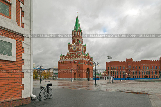 Йошкар-Ола. Вид на Благовещенскую башню (2019 год). Редакционное фото, фотограф Валентина Качалова / Фотобанк Лори