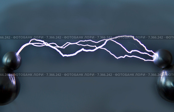 Искровой разряд. Стоковое фото, фотограф Андрей Давиденко / Фотобанк Лори