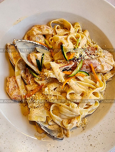 Итальянская паста тальятелле с морепродуктами в сливочном соусе. Стоковое фото, фотограф Татьяна Бакуменко / Фотобанк Лори