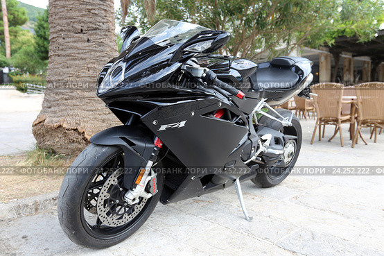 Итальянский мотоцикл класса спортбайк MV Agusta F4, цвет черный (2015 год). Редакционное фото, фотограф Алексей Гусев / Фотобанк Лори