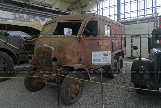 Итальянский радийный фургон Fiat-SPA 35 Dovunque, 1941 год. Музей военной техники "Моторы войны", Москва. (2023 год). Редакционное фото, фотограф Сергей Рыбин / Фотобанк Лори