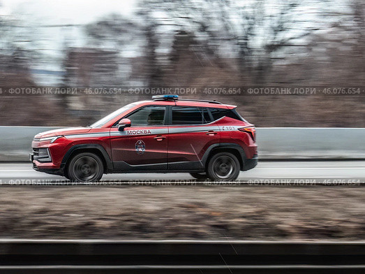 JAC JS4 driving on country road, red compact crossover panning shot. Fire service vehicle moving fast. Редакционное фото, фотограф Константин Григорьев / Фотобанк Лори