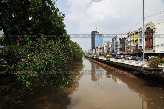 Jakarta / Indonesia - 29 Jul 2016: The river in old Jakarta, Indonesia. Редакционное фото, фотограф Сергей Стрелков / Фотобанк Лори