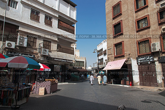 Jeddah, Saudi Arabia - 09 Mar 2020: The vintage street in Al-balad district, Jeddah, Saudi Arabia. Редакционное фото, фотограф Сергей Стрелков / Фотобанк Лори