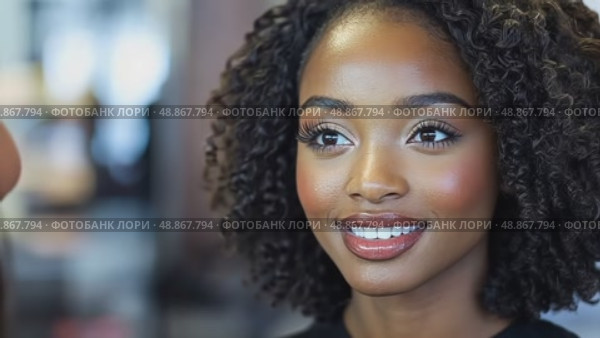 Join an engaging workshop focusing on skincare techniques and makeup tips to achieve a natural glowing look in a contemporary setting. Стоковое AI-видео, аниматор Данила Большаков / Фотобанк Лори