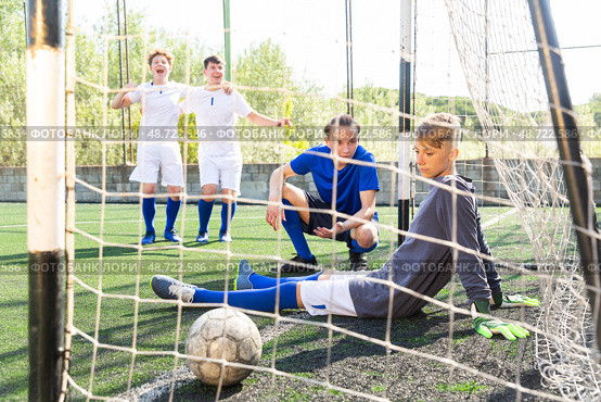 Junior foorball team scored goal. Стоковое фото, фотограф Яков Филимонов / Фотобанк Лори