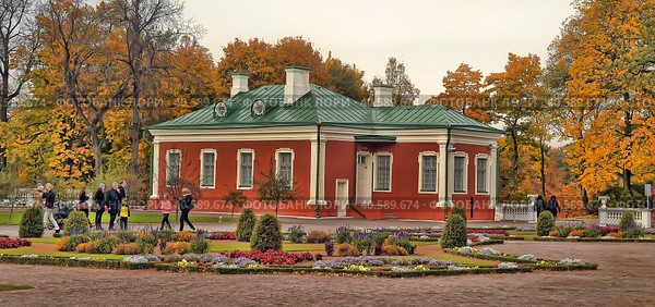 Kadriorg is a baroque palace and park ensemble in Tallinn (2014 год). Редакционное фото, фотограф Анна Кривицкая / Фотобанк Лори
