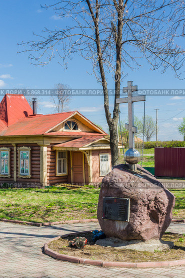 Камень в память об ополчении 1612 года. Юрьевец (2014 год). Редакционное фото, фотограф Михаил Широков / Фотобанк Лори