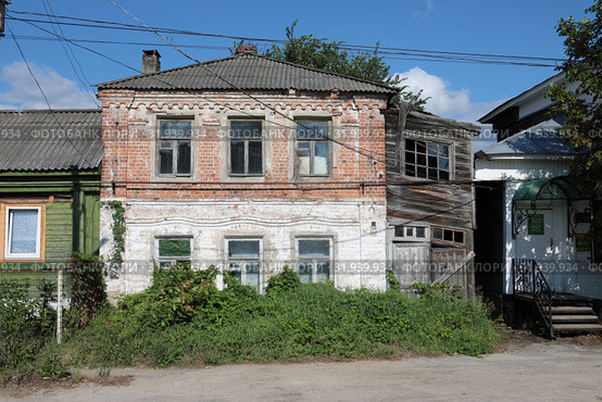 Каменный дом в городе Спас-Клепики (2019 год). Редакционное фото, фотограф Дмитрий Неумоин / Фотобанк Лори