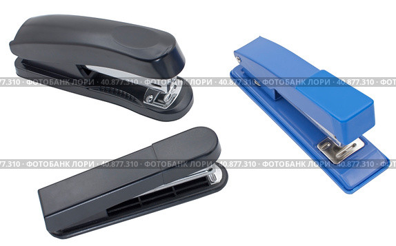 Канцелярские степлеры на белом фоне. Staplers isolated on a white background. Стоковое фото, фотограф Татьяна Д / Фотобанк Лори