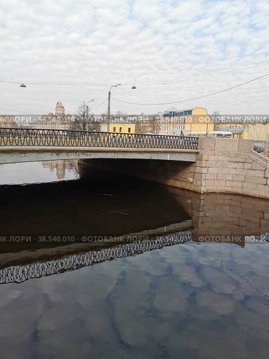 Карповский мост через реку Карповку с фигурным ограждением (2021 год). Стоковое фото, фотограф Елена Яворская / Фотобанк Лори