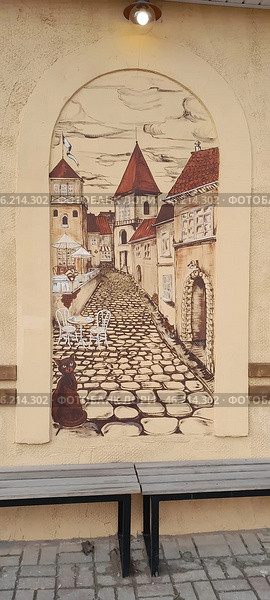 Картина на стене дома, европейская улица , замок. Редакционное фото, фотограф Светлана Коршук / Фотобанк Лори