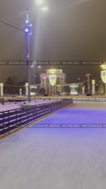 Каток на ВДНХ в Москве. Редакционное видео, видеограф Елизавета Атаманова / Фотобанк Лори