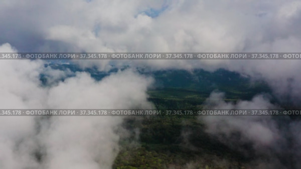 Кавказские горы. Адыгея. Долина реки Белой. Пролёт сквозь облака. The Caucasus Mountains. Adygeya. The valley of the Belaya River. Flying through the clouds. Стоковое видео, видеограф Евгений Романов / Фотобанк Лори