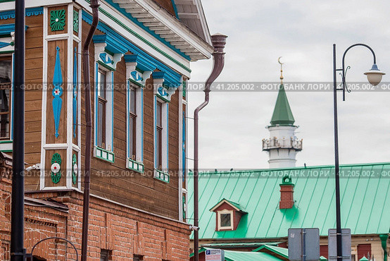 Kayuma Nasyri Street. Staro-Tatarskaya Sloboda. Al-Marjani Mosque. Summer day. Russia, September 2023. The Republic of Tatarstan. Kazan. Редакционное фото, фотограф Photojuli / Фотобанк Лори