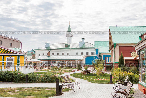 Kayuma Nasyri Street. Staro-Tatarskaya Sloboda. Al-Marjani Mosque. Summer day. Russia, September 2023. The Republic of Tatarstan. Kazan. Редакционное фото, фотограф Photojuli / Фотобанк Лори