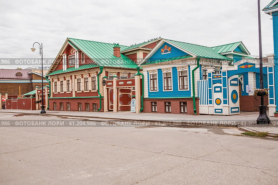 Kayuma Nasyri Street. Staro-Tatarskaya Sloboda. Summer day. Russia, September 2023. The Republic of Tatarstan. Kazan. Редакционное фото, фотограф Photojuli / Фотобанк Лори