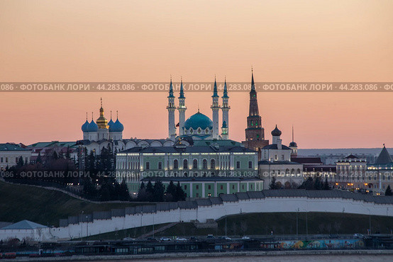 Казань. Казанский кремль на закате (2023 год). Редакционное фото, фотограф Литвяк Игорь / Фотобанк Лори