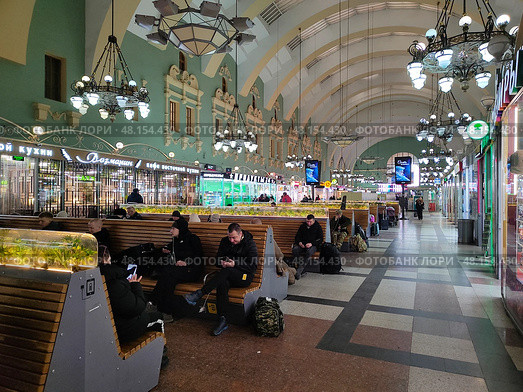 Казанский вокзал, Москва, зал ожидания для пассажиров. Редакционное фото, фотограф Мария Сергеева / Фотобанк Лори