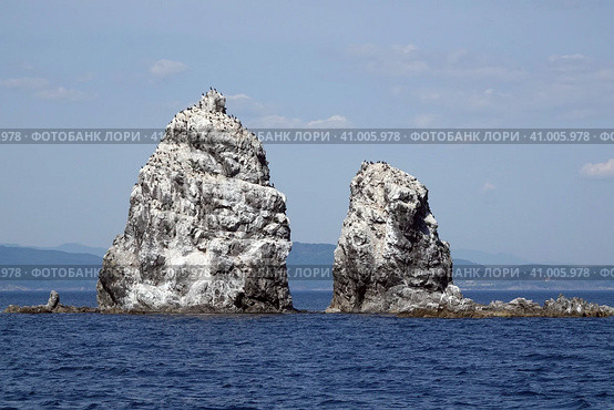 Кекуры Пять Пальцев в заливе Петра Великого Японского моря. Стоковое фото, фотограф Free Wind / Фотобанк Лори