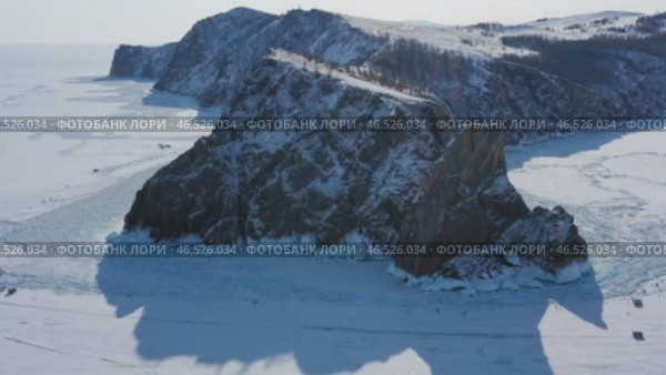 Khoboy rock cape on Baikal lake. Стоковое видео, видеограф Михаил Коханчиков / Фотобанк Лори