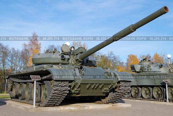 KIROVSK, RUSSIA - OCTOBER 24, 2022: Soviet medium tank of T-62M in the exposition of the museum "Breakthrough of the Siege of Leningrad" on a sunny October day. Редакционное фото, фотограф Виктор Карасев / Фотобанк Лори