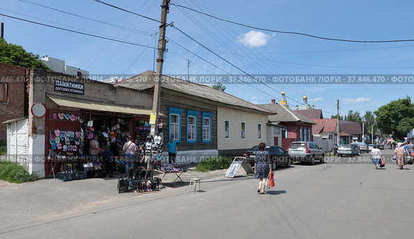 Клинцы, уличная торговля на городском рынке (2022 год). Редакционное фото, фотограф Дмитрий Неумоин / Фотобанк Лори