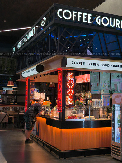 Кофейня Coffee Gourmet в аэропорту Шереметьево. Чашка кофе перед полетом. Редакционное фото, фотограф Мария Сергеева / Фотобанк Лори