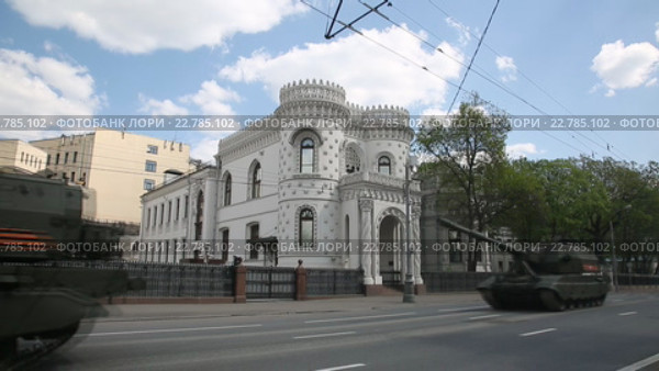 Колонна самоходных гаубиц "Коалиция-СВ", участвовавших в генеральной репетиции Парада Победы на Красной площади 7 мая 2016. Редакционное видео, видеограф Наталья Волкова / Фотобанк Лори