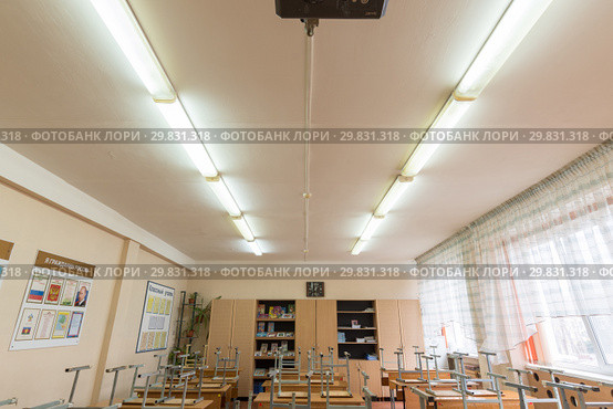 Комбинированное освещение в школе (2019 год). Редакционное фото, фотограф Иванов Алексей / Фотобанк Лори