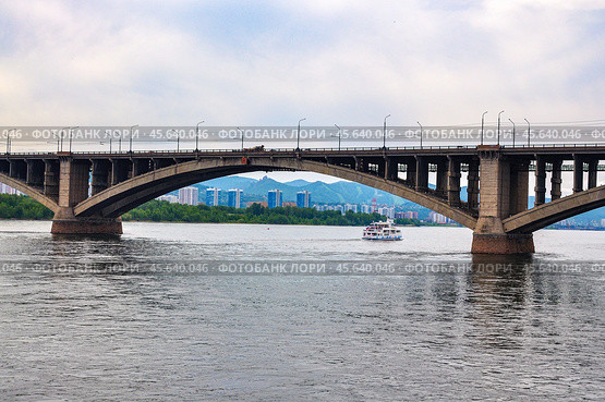 Коммунальный мост. Река Енисей. Город Красноярск (2024 год). Стоковое фото, фотограф Александр Тараканов / Фотобанк Лори