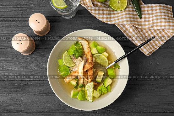 Композиция с вкусным супом Сопа де Лима на фоне темного дерева. Стоковое фото, фотограф Pixel_shot / Фотобанк Лори