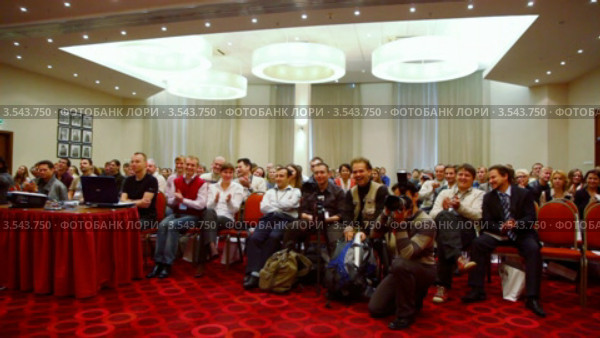 Конференция. Слушатели аплодируют (2009 год). Редакционное видео, видеограф Losevsky Pavel / Фотобанк Лори