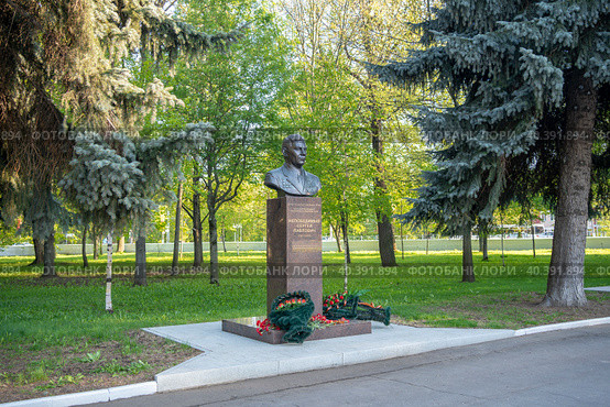 Конструктор ракетного вооружения Непобедимый Сергей Павлович. Мемориальный парк. Коломна (2023 год). Редакционное фото, фотограф Владимир Макеев / Фотобанк Лори