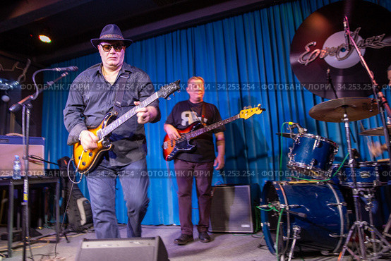 Концерт группы Modern Blues Band и известный гитарист Гия Дзагнидзе в джаз клубе "EverJazz". Екатеринбург. Редакционное фото, фотограф Евгений Ткачёв / Фотобанк Лори