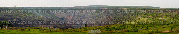 Коркинский угольный разрез - самая большая шахта открытого типа на евразийском континенте, город Коркино (2014 год). Стоковое фото, фотограф Александр Циликин / Фотобанк Лори