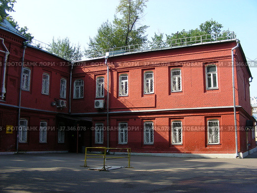 Корпус № 3 городской клинической больницы № 14 им. В.Г. Короленко (№ 5 им. братьев Бахрушиных). Улица Стромынка, 7, корпус 3. Район Сокольники. Город Москва (2013 год). Редакционное фото, фотограф lana1501 / Фотобанк Лори