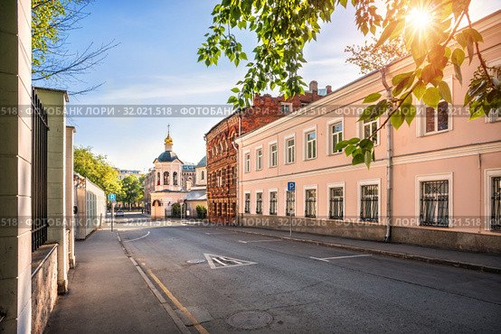 Крапивенский переулок в Москве. Krapivensky lane  in Moscow (2019 год). Стоковое фото, фотограф Baturina Yuliya / Фотобанк Лори