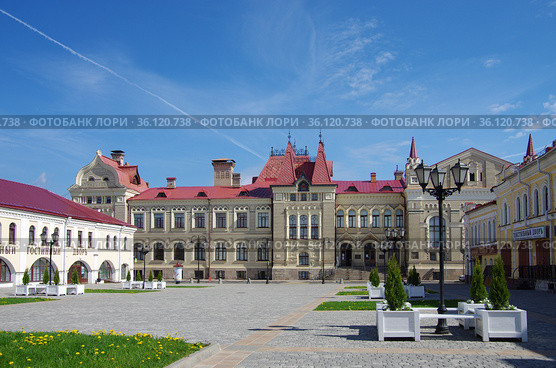 Красная площадь в Рыбинске, Ярославская область, Россия (2021 год). Редакционное фото, фотограф Natalia Sidorova / Фотобанк Лори