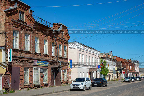 Красноармейская улица. Исторический центр города Бежецка, Тверская область (2024 год). Редакционное фото, фотограф Анна Карасева / Фотобанк Лори