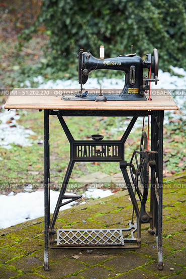 Krasnodar, Russia. - January 29, 2024: Vintage vintage Minerva mechanical sewing machine on a wrought iron table. Редакционное фото, фотограф Наталия Кирсанова / Фотобанк Лори