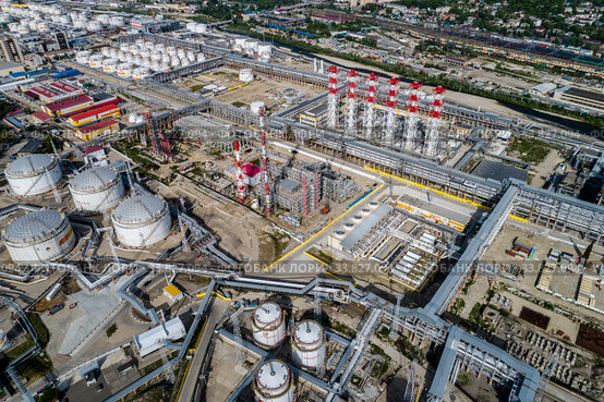 Краснодарский край, Туапсе, нефтеперерабатывающий завод ОАО "Роснефть" (2020 год). Редакционное фото, фотограф glokaya_kuzdra / Фотобанк Лори