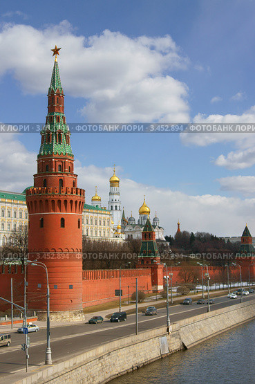 Кремлевская набережная и Водовзводная башня. Москва (2012 год). Стоковое фото, фотограф Валерия Попова / Фотобанк Лори