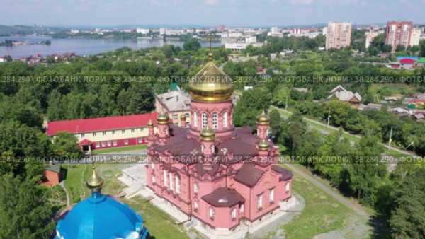 Крестовоздвиженский Собор и Скорбященская церковь. Скорбященский женский монастырь. Город Нижний Тагил. Россия. Стоковое видео, видеограф Евгений Ткачёв / Фотобанк Лори