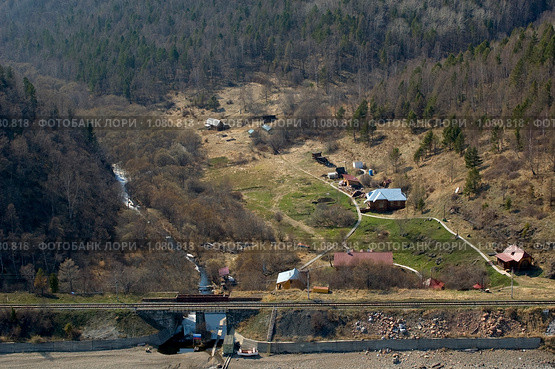 Кругобайкальская железная дорога.КБЖД. (2008 год). Редакционное фото, фотограф Аlexander Reshetnik / Фотобанк Лори
