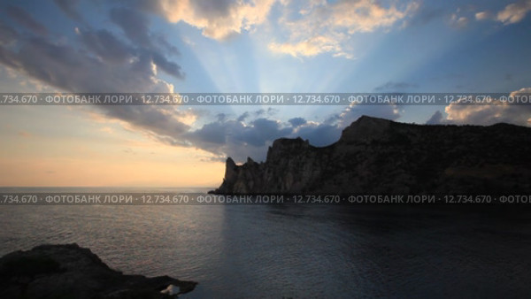 Крым. Черное море. Облака на закате над горой Караул-Оба (2015 год). Стоковое видео, видеограф Яна Королёва / Фотобанк Лори