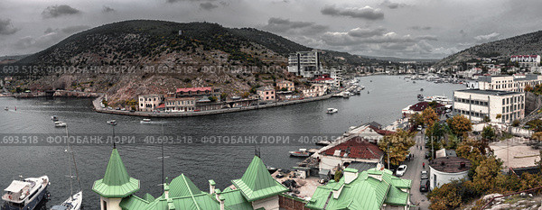 Крымский полуостров, бухта Балаклава, Горный ландшафт, морская пристань, курортная зона (2018 год). Редакционное фото, фотограф виктор химич / Фотобанк Лори
