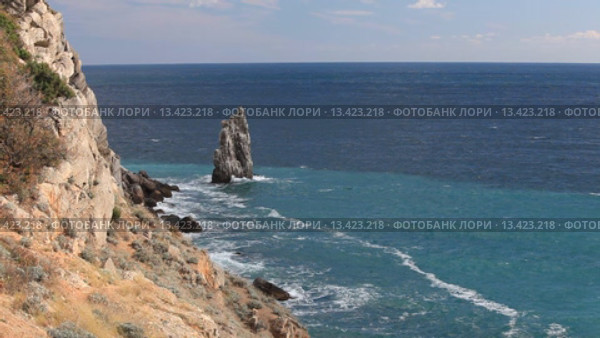 Крымское побережье. Морской пейзаж, скала Парус (2015 год). Стоковое видео, видеограф Яна Королёва / Фотобанк Лори