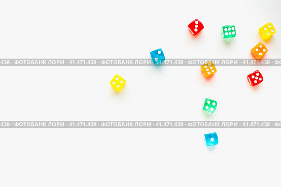 Кубики для настольных игр на белом фоне, кости. Сubes for Board games on white background, dice. Стоковое фото, фотограф Ольга Митряева / Фотобанк Лори